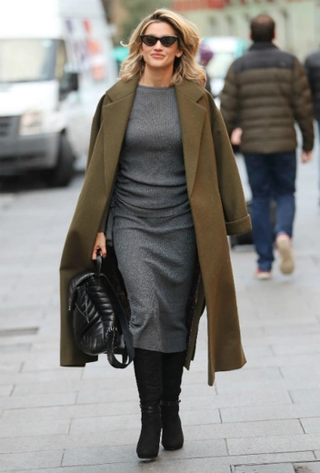 Эшли Робертс в Лондоне | marieclaire.ru