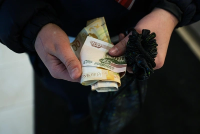 Ufa woman's five-figure daily spending saddens her