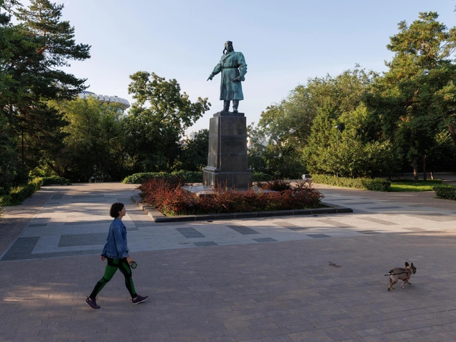 Памятник Герою Советского Союза Виктору Хользунову окажется за границами объекта культурного наследия | Источник: Алексей Волхонский / V1.RU