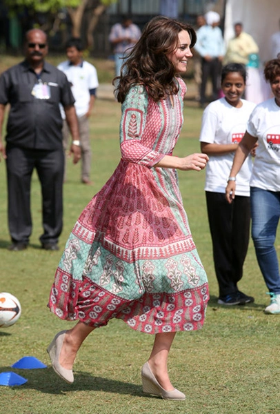 Крикет в общественном парке, Мумбаи