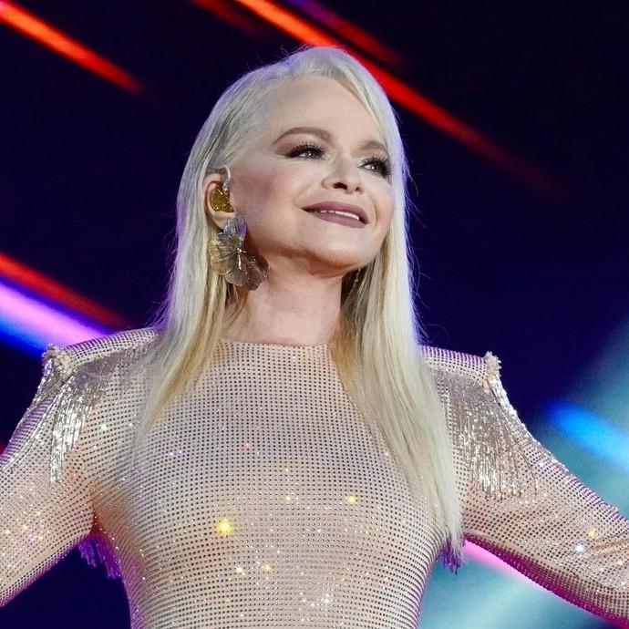 Бойкот компаний, стихийный монумент, ярость коллег: как Лариса Долина стала новым антитрендом