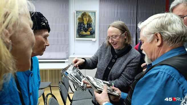 В центре — Ольга Аборенова | Источник: Надежда Тихомирова / 45.RU