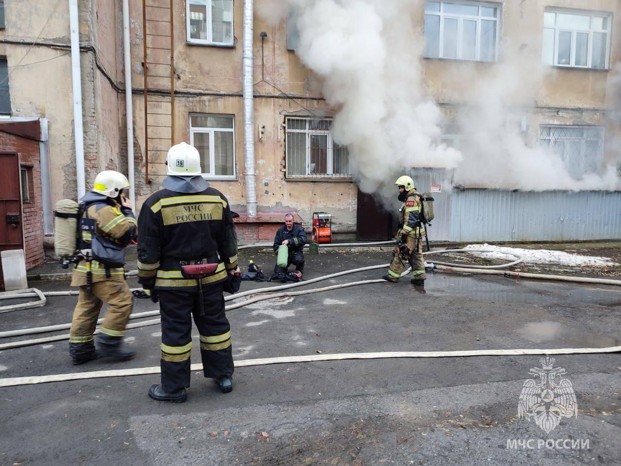 Подробности пожара в здании Центрального районного суда Новосибирска и  школы - 15 ноября 2023 - НГС.ру