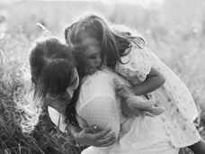 Казино довело до убийства: в Ульяновске бабушка нашла тела дочери и внучек в лужах крови — подозревается отец детей