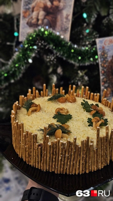 3. Мы не знаем, что это за салат, но он выглядит очень нарядно | Источник: читатель 63.RU