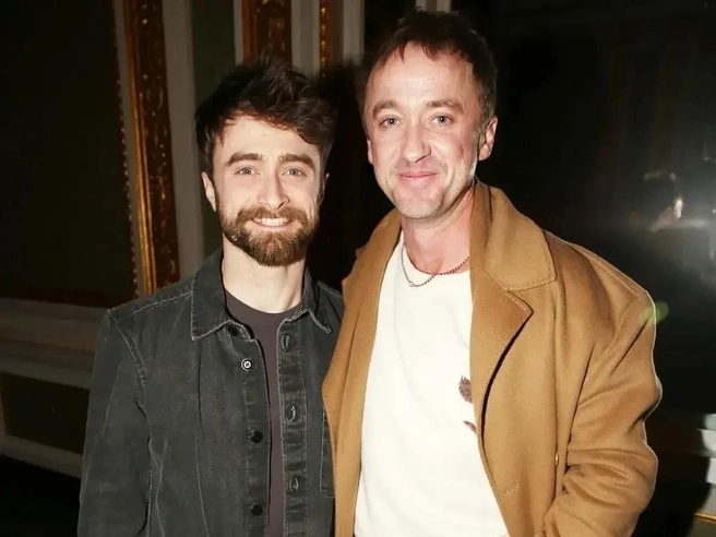 Том Фелтон пришел поддержать коллегу на премьере нового фильма | Источник: justjared / Instagram (экстремистская организация, деятельность запрещена на территории РФ)