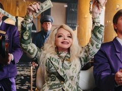 Долину не вырезали из новогоднего фильма ТНТ, но «клип создан под воздействием мошенников»