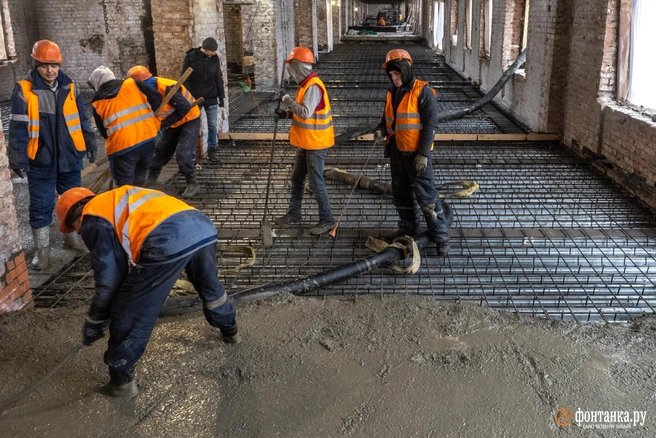 Профессия строителей привлекательна для людей без опыта работы | Источник: Михаил Огнев / FONTANKA.RU