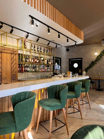 Интерьер ресторана | Источник: Ресторан W&nbsp;— cocktails&amp;food / Vk.com