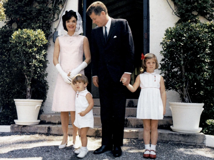 Семейство Кеннеди после пасхальной службы во Флориде, 14 апреля 1963 | marieclaire.ru