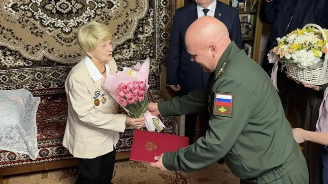 Поздравление с 8 Марта ветерана Веры Максимовой