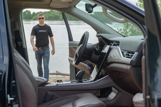 Автомобиль можно взять на тест-драйв в салоне «Автолига» | Источник: Виктор Храмов