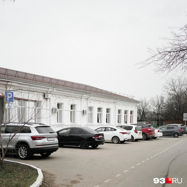 А это одна из старейших школ города | Источник: Дарья Паращенко / 93.RU