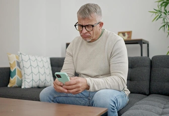 «Жена 25 лет не работала, а тут „по работе“ куда-то исчезла на 4 месяца. Прав ли я, что хочу уйти?»