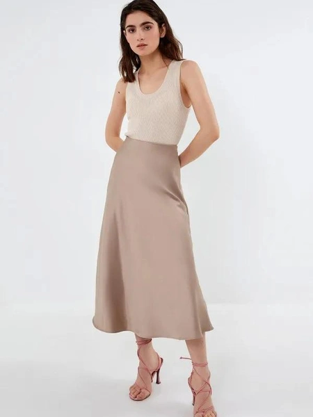 Юбка ZarinaЦена: 2 199 руб.Где купить: lamoda.ru