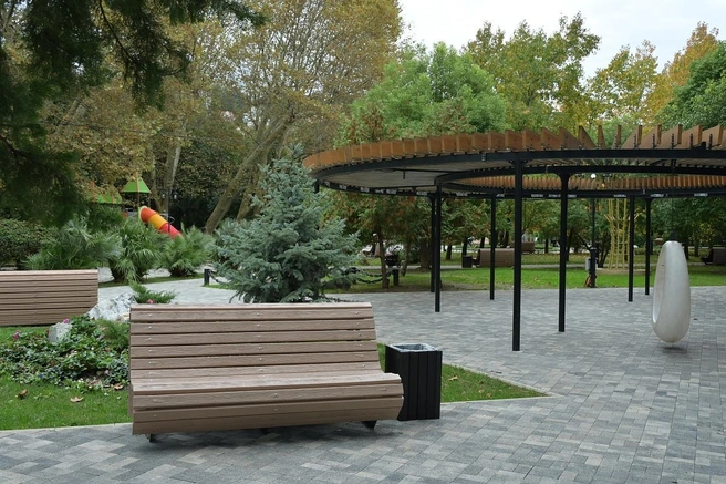 В парке установили лавочки  | Источник: sochi.ru