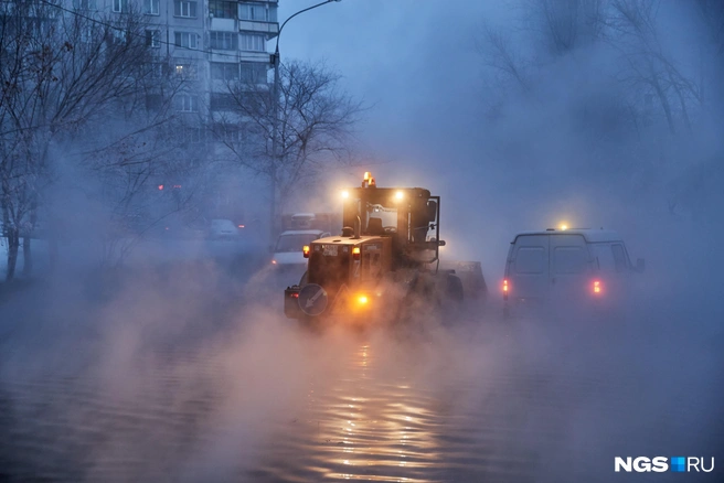 В январе 2024 года в Ленинском районе Новосибирска последовательно произошли две масштабные коммунальные аварии | Источник: Александр Ощепков / NGS.ru