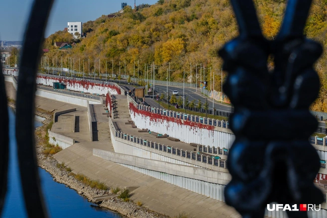 Изгородь оригинальная — по большей части | Источник: Булат Салихов / UFA1.RU