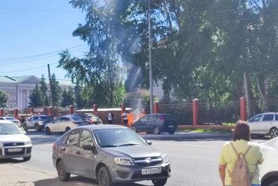 В центре Архангельска загорелся автомобиль