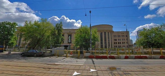 Главное здание автобазы Академии наук в 2010 году | Источник: Яндекс Карты