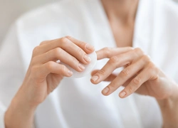 Быстрая помощь: что делать, если слоятся ногти — 9 лучших советов