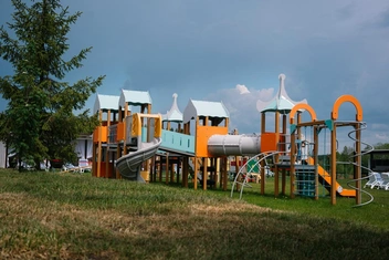 Детская площадка | Источник: Пляжи Перми | Пляж VERDE | Пляж NIKKI BEACH / Vk.ru