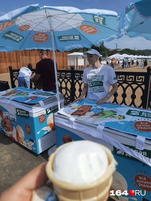 Мороженое всем очень понравилось | Источник: Сергей Гендин / 164.RU