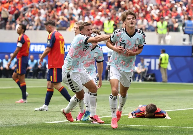 Шарль де Кетеларе сравнял счет в конце первого тайма | Источник: Fifa.com