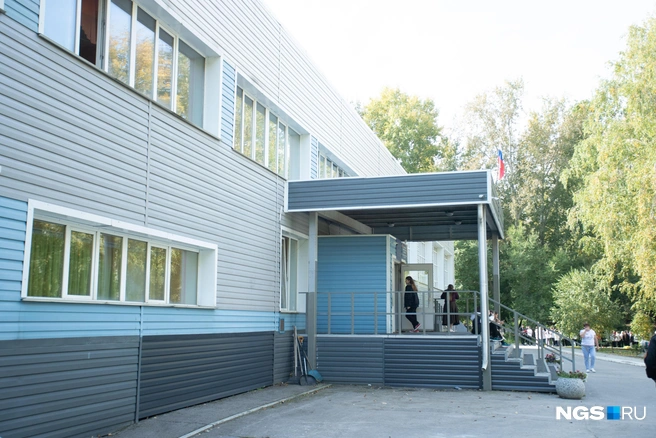 Родители, которые недовольны работой учителя, уверяют, что разговоры с ней и директором не помогли | Источник: Андрей Бортко / NGS.RU