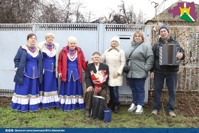 Ветерана с почестями поздравляли с 95-летием | Источник: Администрация Усть-Лабинский район / Vk.ru