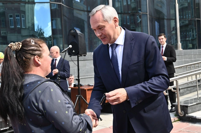 Мероприятие состоялось на площадке перед зданием Государственного концертного зала имени А. М. Каца | Источник: www.nso.ru