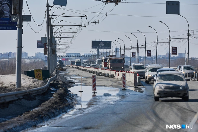 В городе продолжается активное таяние снега | Источник: Александр Ощепков / NGS.RU