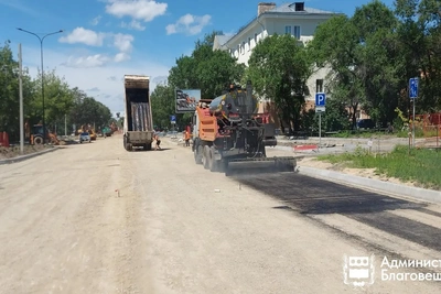 В Благовещенске ремонтируют три магистрали с обновлением подземных сетей