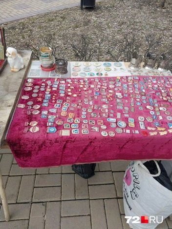 Коллекция советских значков на Профсоюзной | Источник: Анастасия Давыдова / 72.RU