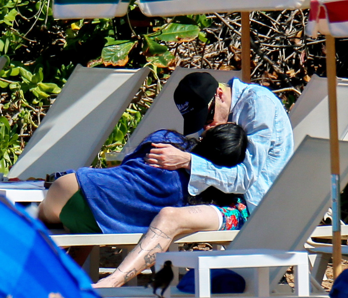 Голливудский сердцеед: Пит Дэвидсон попался во время поцелуев с новой девушкой