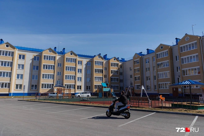 Федор Шишкин сообщает, что в Ишиме за год сдается 30 000 квадратных метров жилья. Программа переселения из аварийных домов работает | Источник: Ирина Шарова / 72.RU