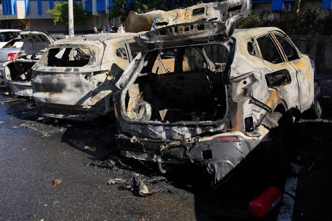 На парковках возле домов загорелись автомобили | Источник: оперштаб Краснодарского края / Telegram