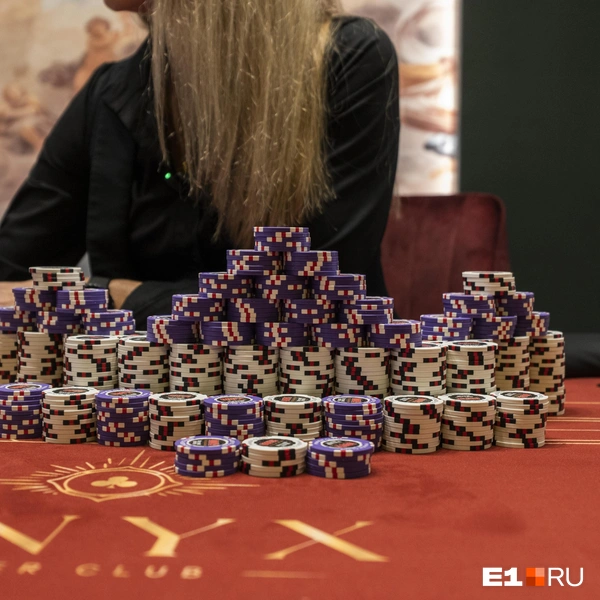 Игра в покер уже сложнее  | Источник: Кирилл Кушнов / E1.RU 