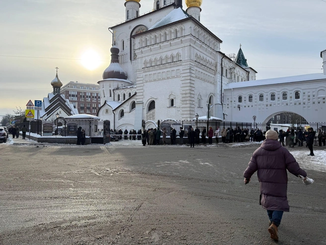У Федоровского собора прощаются с Николаем Комягиным | Источник: Константин Митягин / FONTANKA.RU