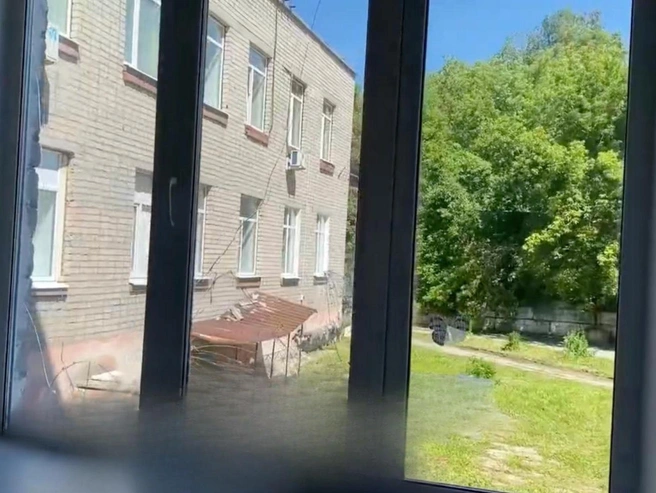 Специалисты приступили к восстановлению больничного корпуса | Источник: Здоровье уральцев / Telegram