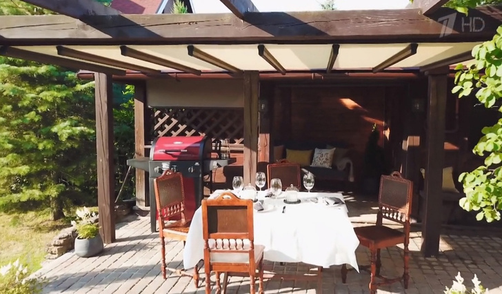Вместо сарая – летняя кухня. Как выглядит обновленная дача Игоря Скляра
