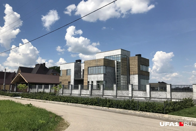 Такое жилище видно издалека | Источник: Артем Супонькин