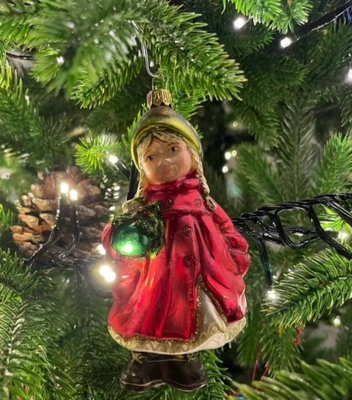 Вторую игрушку из коллекции на елке не видно | Источник: avito.ru