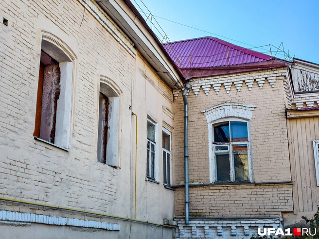 Здесь прямо с рамой окна унесли | Источник: Булат Салихов / UFA1.RU