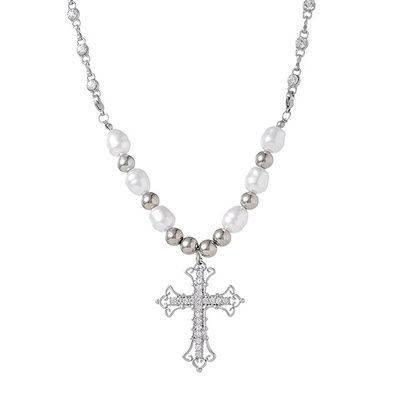 Ожерелье с крестом и жемчугом