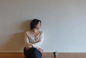 «Потрогать дерево и помолчать»: психологи рассказали, что помогает им спасаться от выгорания