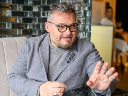 Золото, тигровый принт и офисный стиль. Александр Васильев – о трендах на 2022 год