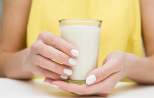 В кефире — есть алкоголь и еще 5 самых необычных мифов о молочных продуктах