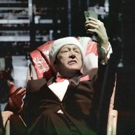 Первый показ спектакля с Михаилом Ефремовым в Москве: в зале звезды, родные и режиссер Никита Михалков — видео