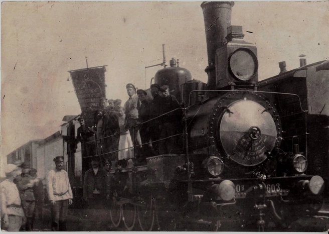 Паровоз в Омске в 1924 году — «двигатель» экономической революции | Источник: Pastvu.com